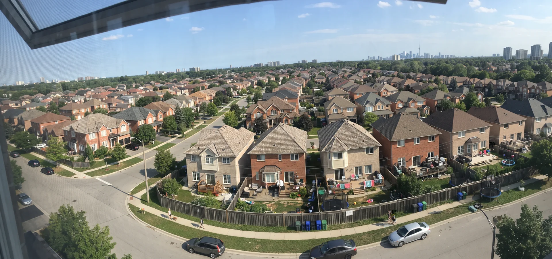 Greater Toronto Area suburban neighbourhoods with brick and stucco detached homes